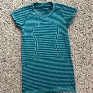 Lululemon workout top- size 2